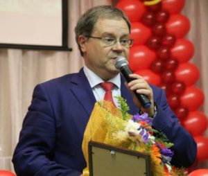 Валерий Козлов поздравил сыктывкарскую школу № 16 с юбилеем