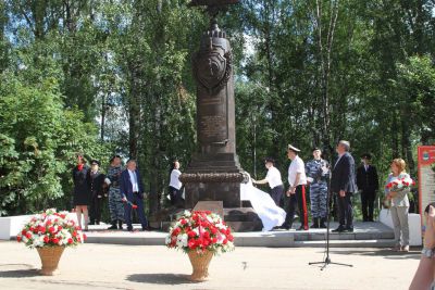 В Сыктывкаре открыли памятник «Шагнувшим в бессмертие»