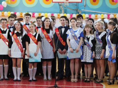 Депутаты Совета Сыктывкара поздравили выпускников школ города с праздником последнего звонка