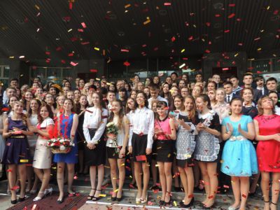 Выпускники школ Сыктывкара получили медали за особые успехи в учении