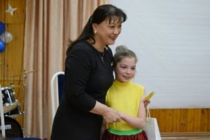 Анна Дю поздравила маленьких воспитанников детдома в Краснозатонском с главным детским праздником