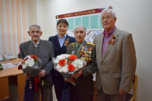 Участники Великой Отечественной войны и труженики тыла продолжают получать поздравления от Совета города