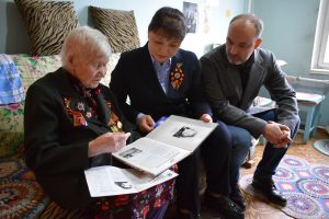 Депутаты Сыктывкара поздравляют ветеранов с приближающимся Днем Победы