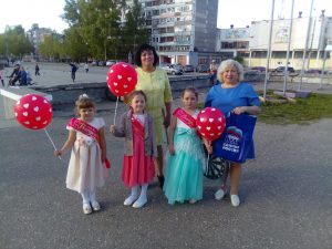 Депутаты Сыктывкара поздравили маленьких эжвинцев на выпускном балу дошколят