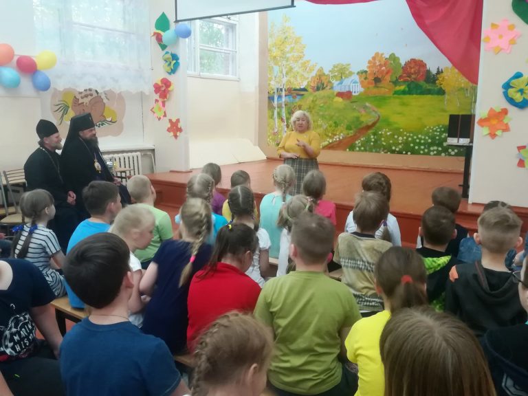 Наталья Логина напомнила детям о безопасных каникулах