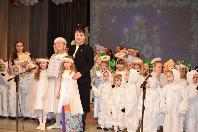 В Сыктывкаре состоялся городской православный фестиваль "Свет рождественской звезды"