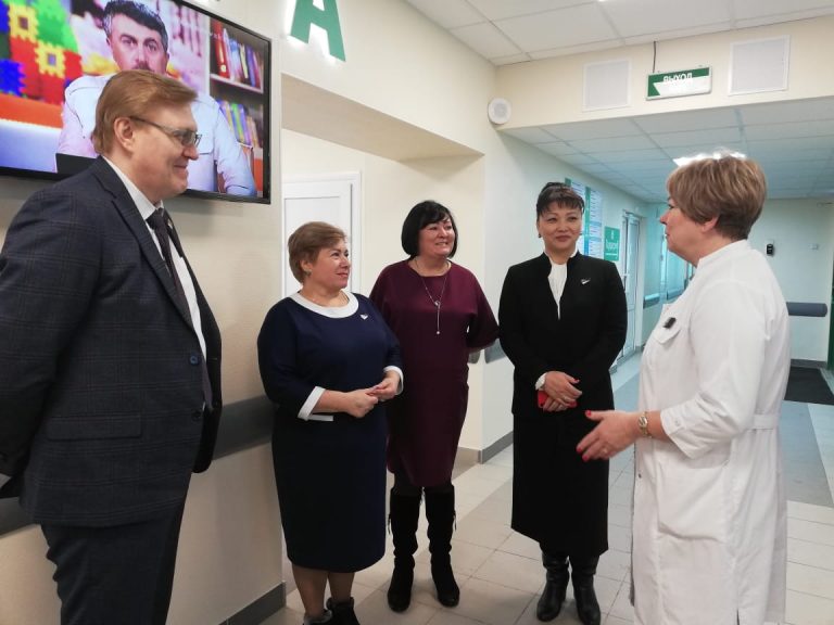 Депутаты Совета Сыктывкара посетили обновлённую Эжвинскую поликлинику