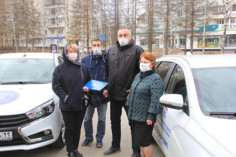 Волонтеры Коми передали автомобили «Лада Веста» в две поликлиники