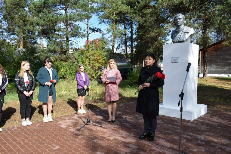 В Год памяти и славы отремонтирован памятник Героя Советского Союза Лизы Чайкиной
