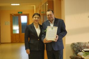 Анна Дю поздравила заслуженного деятеля науки Игоря Жеребцова с юбилеем