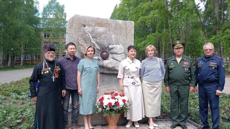 В День города в Сыктывкаре открыли памятник участникам ликвидации катастрофы на Чернобыльской АЭС
