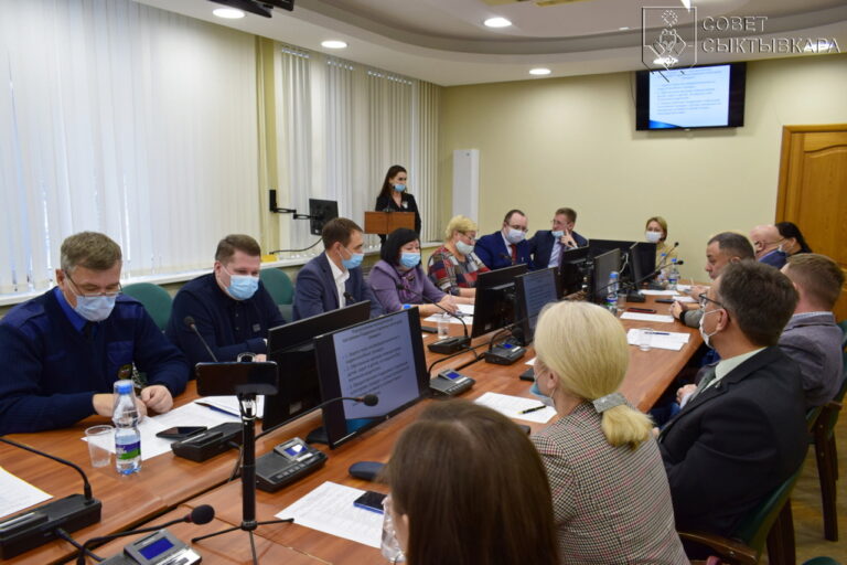 Депутаты Совета Сыктывкара обсудили вопросы переселения из аварийного жилья и поддержки отдельных категорий граждан