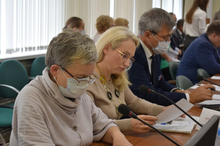 Депутаты Совета Сыктывкара утвердили изменения в бюджет и назначили дату проведения конкурса на должность мэра столицы Коми