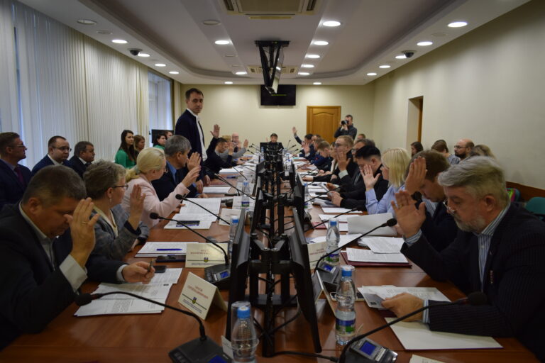 На восемнадцатом заседании Совета Сыктывкара депутаты скорректировали бюджет и приняли ряд других важных решений