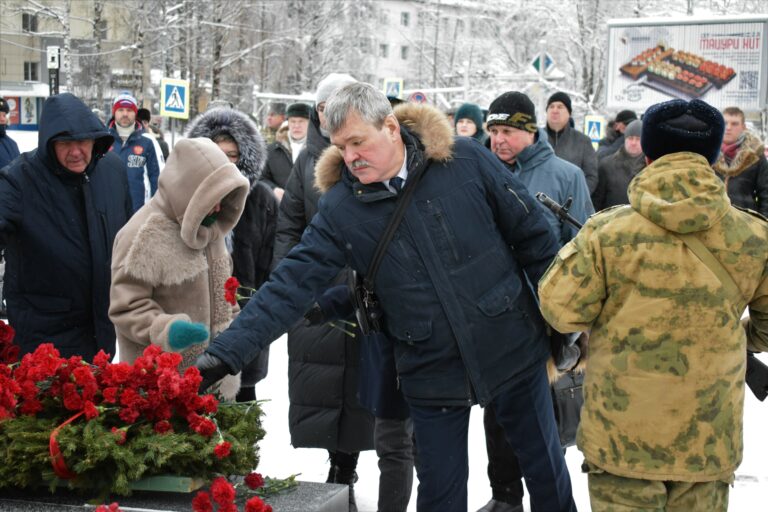 Сыктывкарцы почтили память героев Отечества
