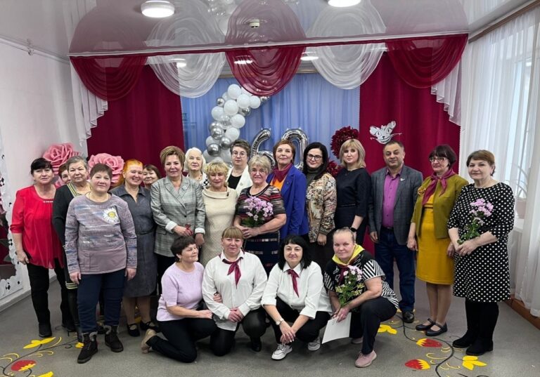 Депутат Совета Сыктывкара поздравил детский сад в Седкыркеще с юбилеем
