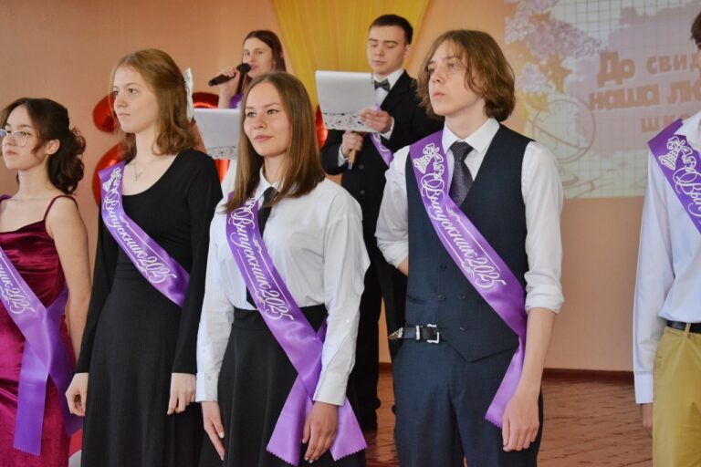 Для 4000 школьников Сыктывкара прозвенел последний звонок