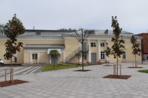 До конца сентября завершат работы возле центра «Октябрь»